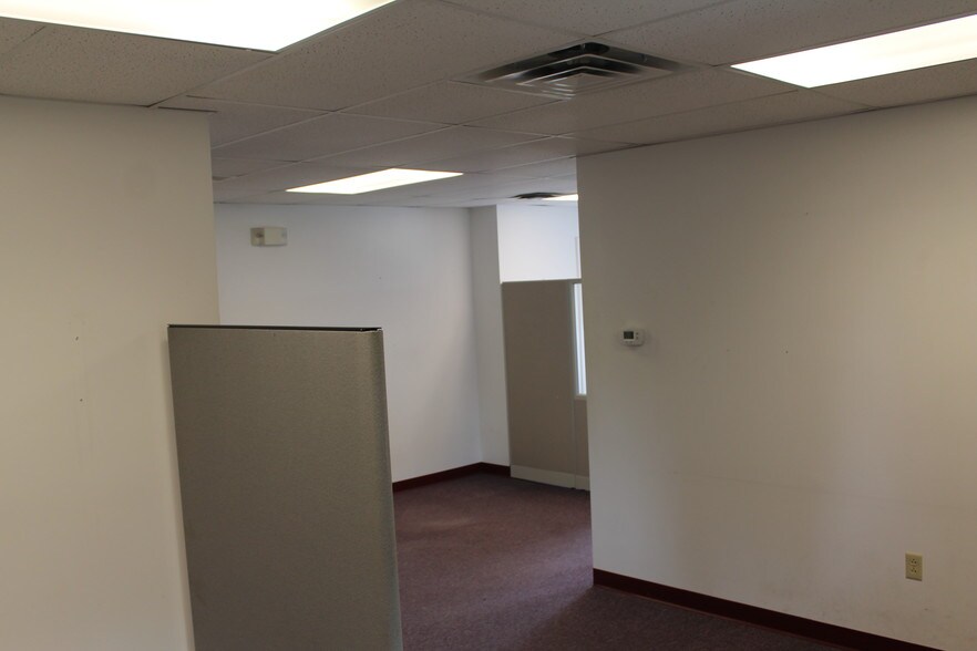 More Photos Of 3143 Main St, West Middlesex Storefront Retail Office For Lease