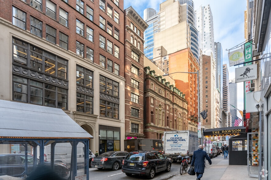 More Photos Of 24 W 45th St, New York Apartments For Lease