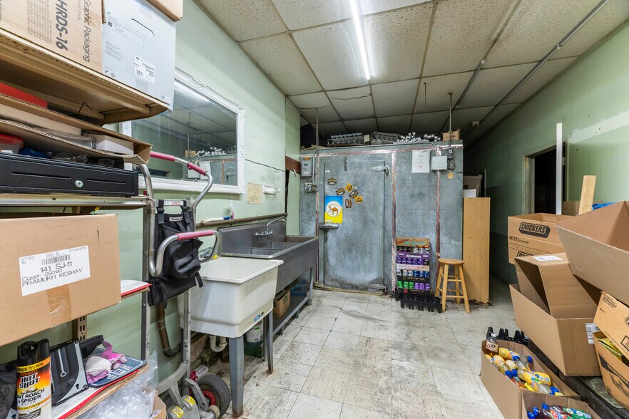 More Photos Of 234 Old Stage Rd, East Brunswick General Retail For Sale