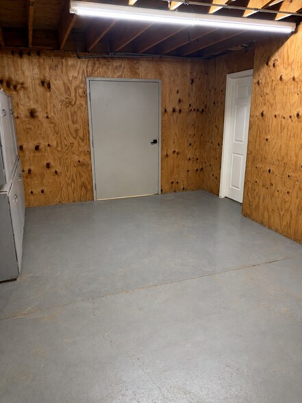 More Photos Of 2224 NW 32nd St, Newcastle Warehouse For Lease