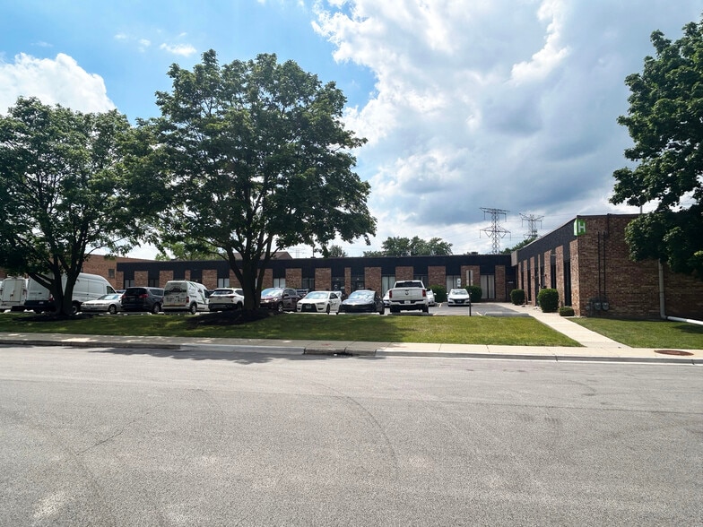 More Photos Of 400-490 Bonnie Ln, Elk Grove Village Warehouse For Lease