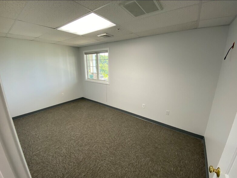 More Photos Of 19 Bridge St, Kittery Coworking Space