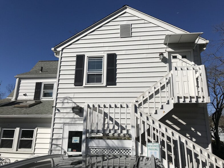 More Photos Of 3 Field Rd, Cos Cob Specialty For Sale