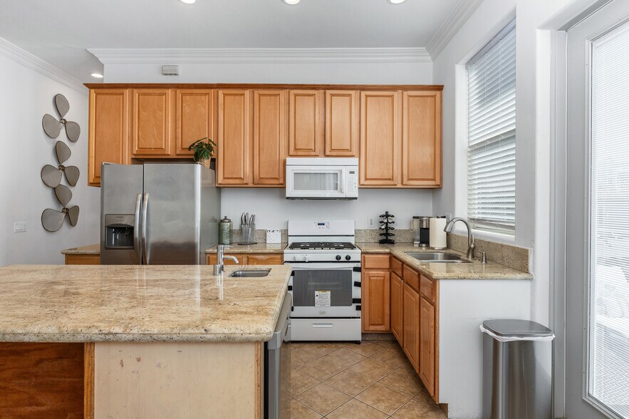 More Photos Of 714-16 York ct, San Diego Apartments For Sale