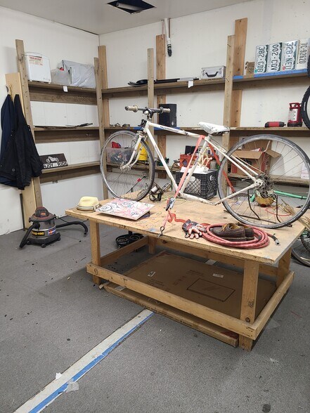 More Photos Of 5001 S Commerce Dr, Murray Warehouse For Lease