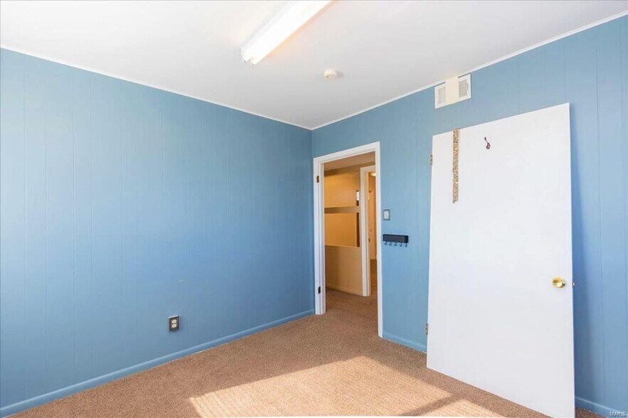 More Photos Of 9979 Watson Rd, Saint Louis Storefront Retail Office For Sale