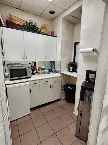 More Photos Of 3609 Quentin Rd, Brooklyn General Retail For Sale