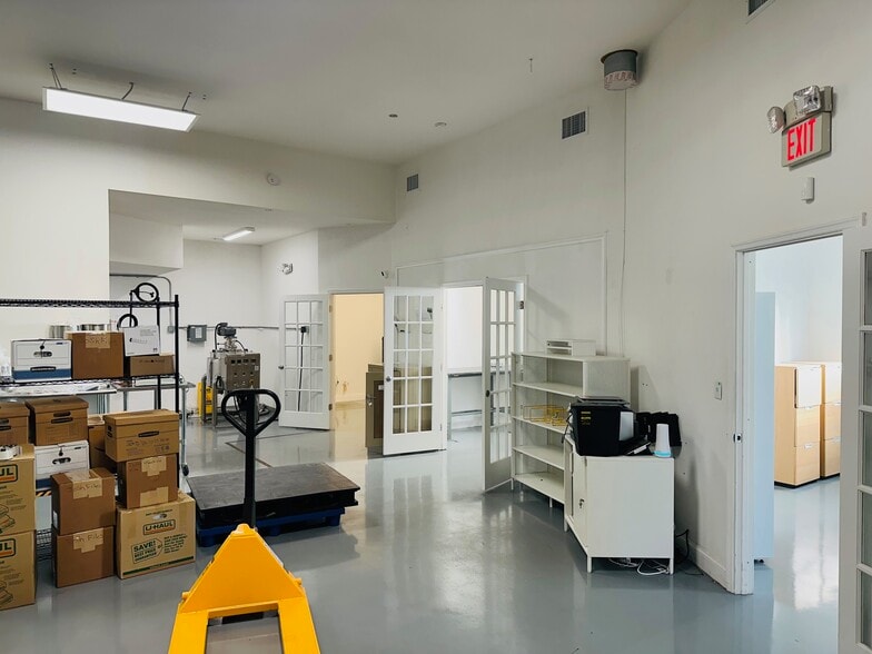 More Photos Of 503 W Robinson St, Orlando Industrial For Lease