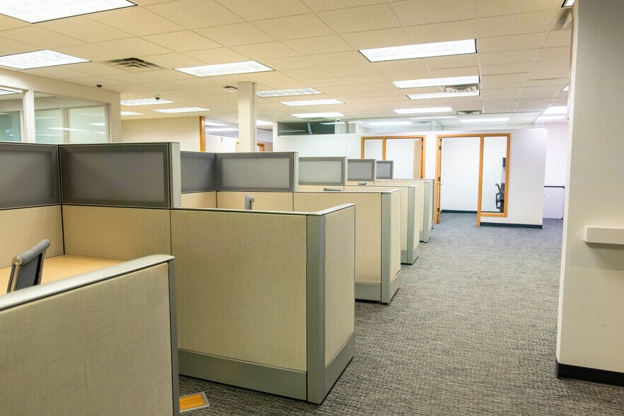 More Photos Of 11820-11830 Nicholas St, Omaha Office For Lease