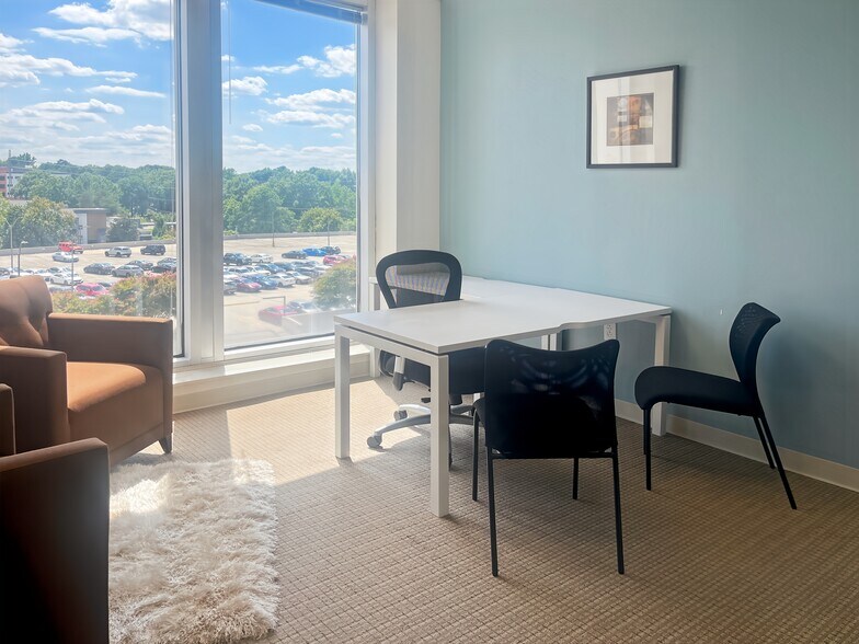 More Photos Of 5960 Fairview Rd, Charlotte Coworking Space