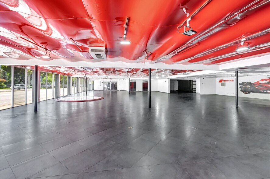 More Photos Of 925 W Broward Blvd, Fort Lauderdale Auto Dealership For Lease