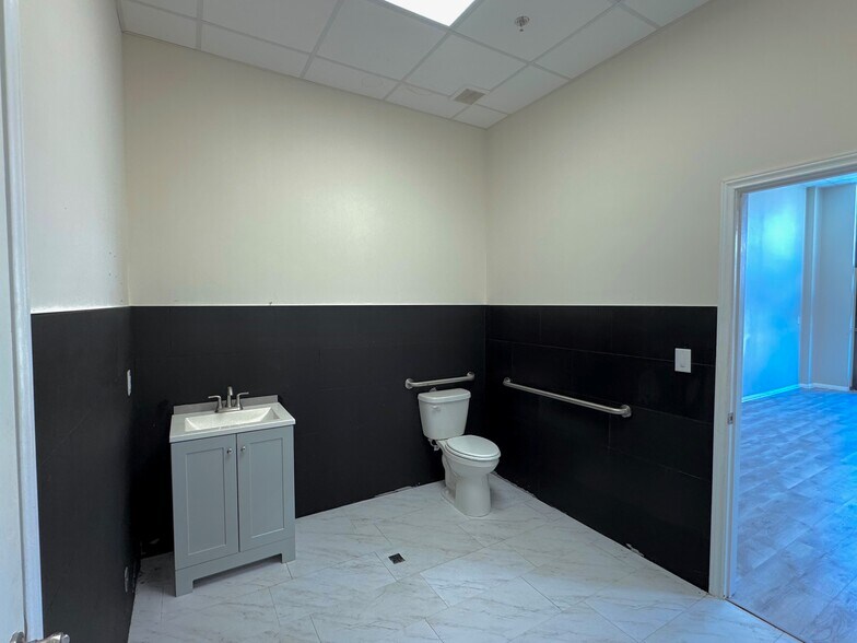 More Photos Of 4215 S Main St, Stafford Showroom For Sale