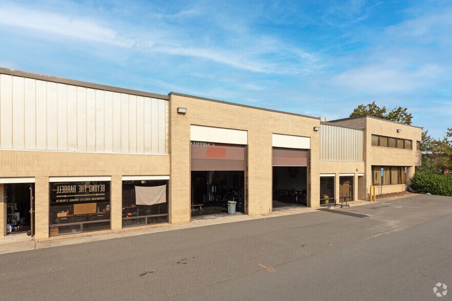 More Photos Of 14080 Sullyfield Cir, Chantilly Flex For Lease