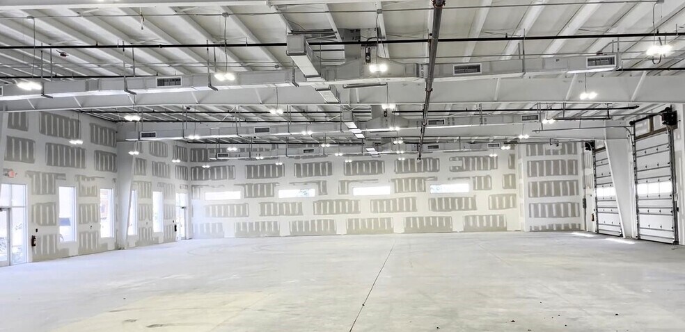 More Photos Of 16350 Innovation Ln, Fort Myers Light Distribution For Sale