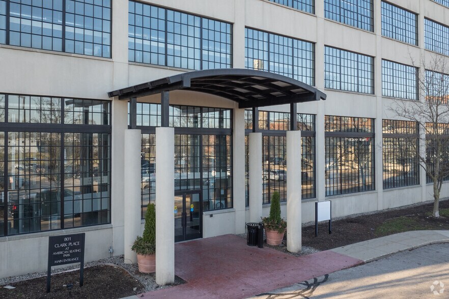 More Photos Of 801 Broadway Ave NW, Grand Rapids Office For Lease