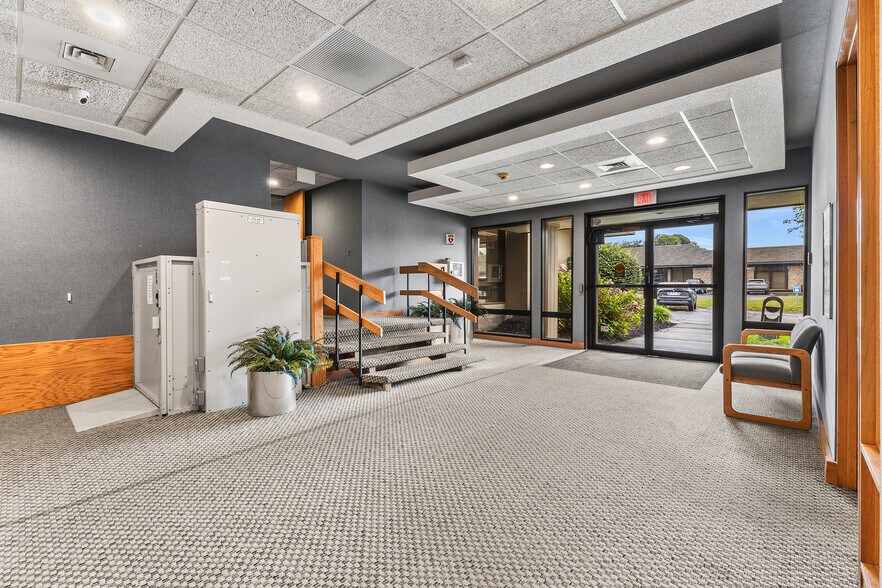 More Photos Of 100 Cross Keys Office Park, Fairport Unknown For Lease
