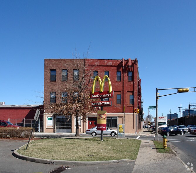 More Photos Of 18 Oliver St, Newark Office For Lease