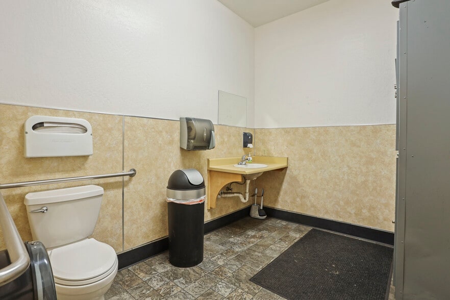 More Photos Of 7711 Murray Dr, Stockton Flex For Sale