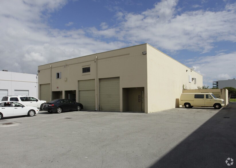 More Photos Of 2450 W 82nd St, Hialeah Coworking Space