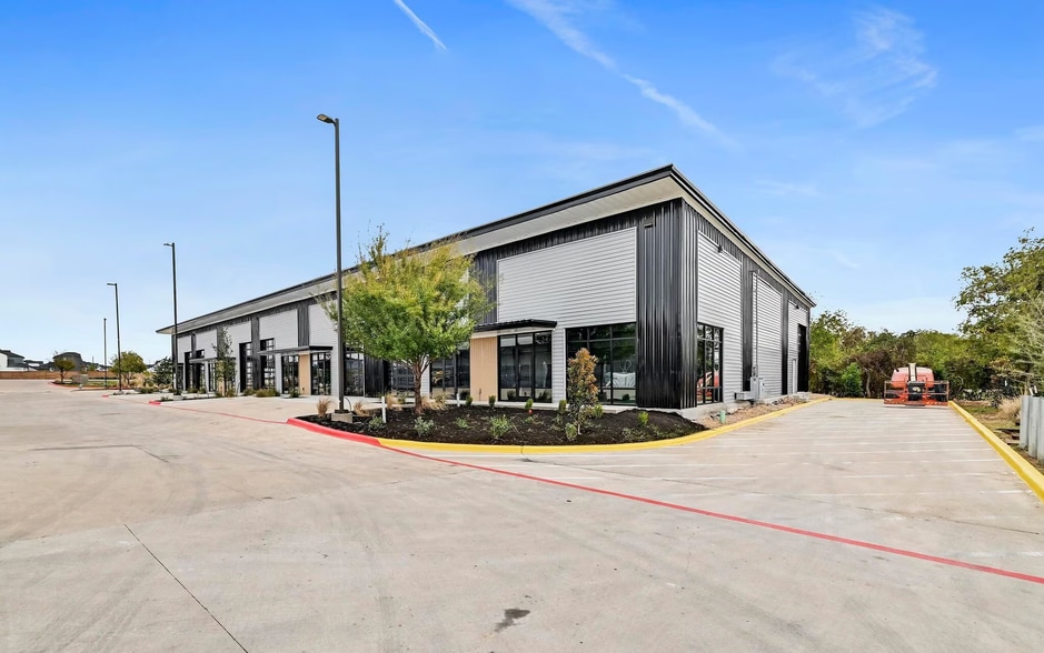More Photos Of 300 Co Rd 199, Hutto Flex For Lease