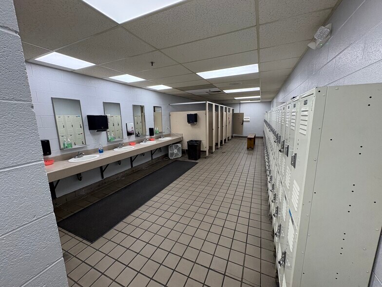 More Photos Of 101 E Industrial Blvd, Logansport Manufacturing For Sale