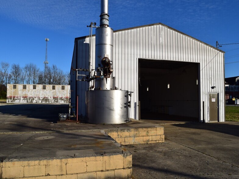 More Photos Of 600 S Camp Ave, Olney Warehouse For Sale