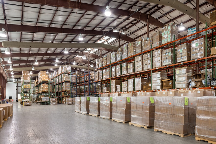 More Photos Of 172 Riverbend St, Waynesville Manufacturing For Lease