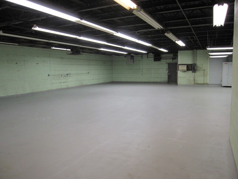 More Photos Of 4507-4511 W Belmont Ave, Chicago Distribution For Sale