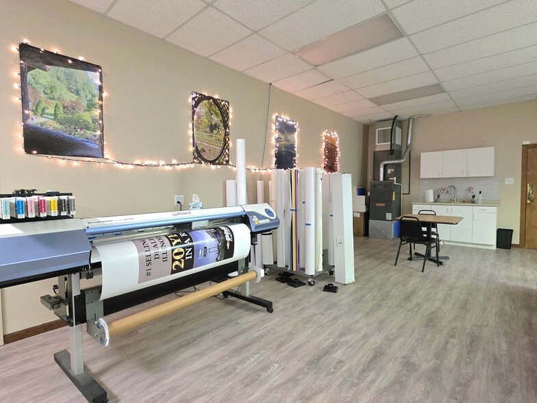 More Photos Of 14440 W Edison Dr, New Lenox Manufacturing For Sale