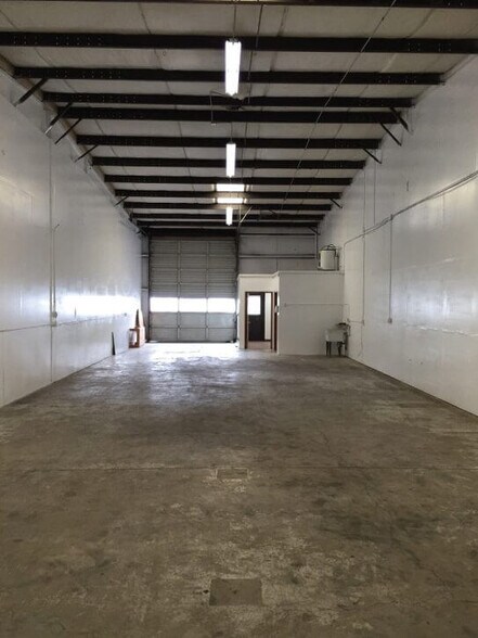 More Photos Of 2429-2458 Walnut Ridge St, Dallas Light Manufacturing For Lease