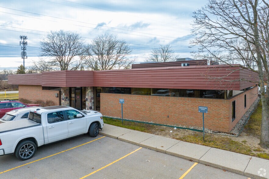 More Photos Of 33730 Freedom Rd, Farmington Hills Medical For Lease