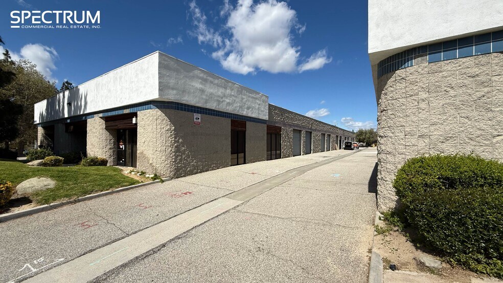 More Photos Of 27720 Avenue Scott, Valencia Service For Lease