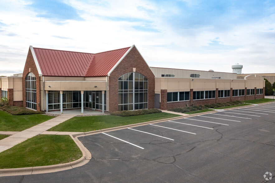 Primary Photo Of 390 Commerce Dr, Woodbury Warehouse For Lease