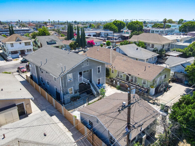 More Photos Of 239 W 43rd St, Los Angeles Apartments For Sale