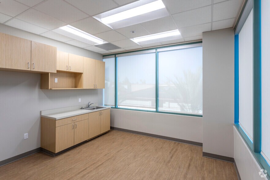More Photos Of 17140 Bernardo Center Dr, San Diego Medical For Lease