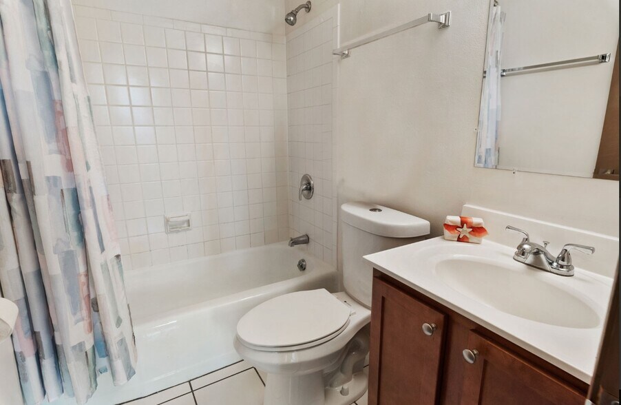 More Photos Of 3575 N Oakland Ave, Shorewood Apartments For Sale