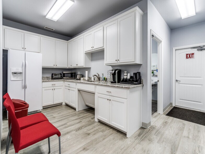 More Photos Of 122 Rose Ln, Frisco Warehouse For Sale