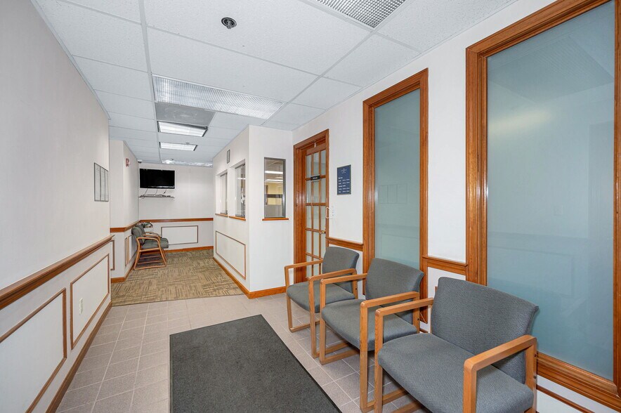 More Photos Of 4 Courthouse Ln, Chelmsford Medical For Sale