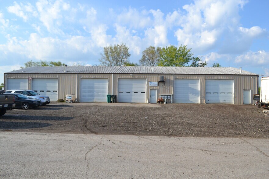 More Photos Of 18949 S Wolf Rd, Mokena Warehouse For Lease