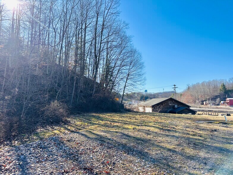 More Photos Of 178 Old Fayette rd, Oak Hill Showroom For Sale