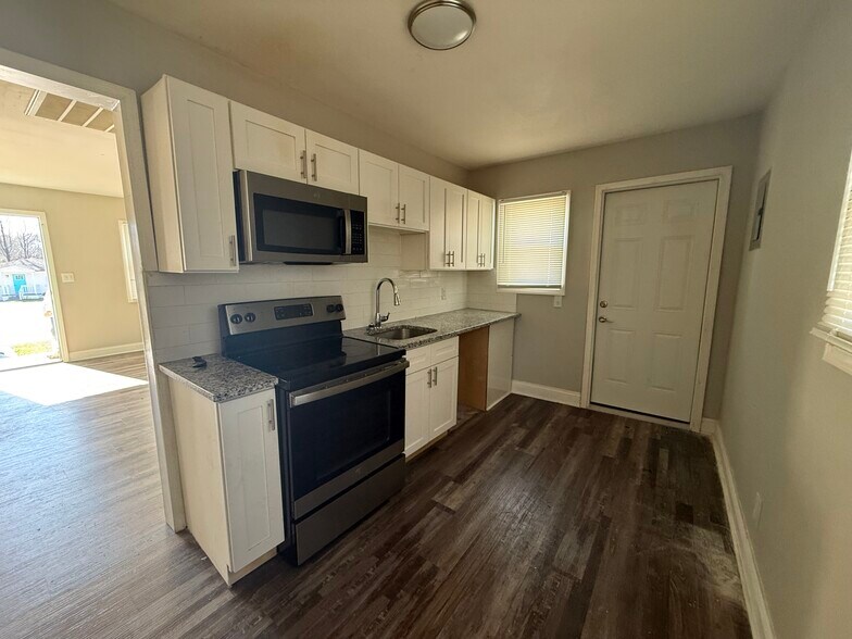 More Photos Of 2201 Alma Ct, Charlotte Apartments For Sale