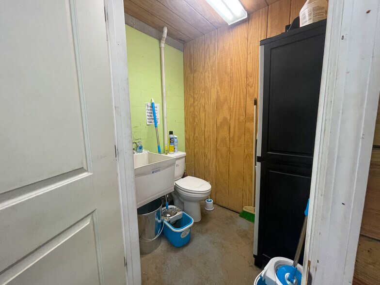 More Photos Of 4342 Knights Station Rd, Lakeland Warehouse For Sale