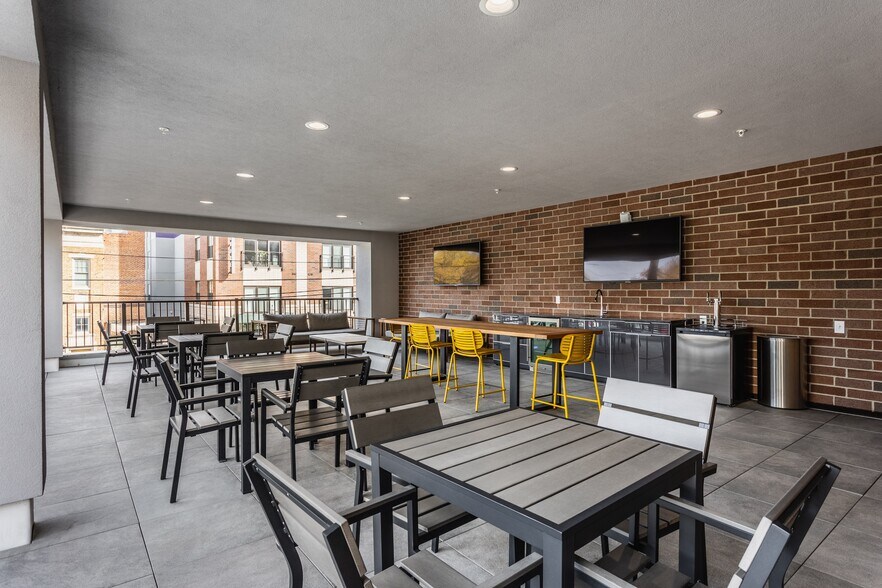 More Photos Of 5829 Madison Rd, Cincinnati Apartments For Lease