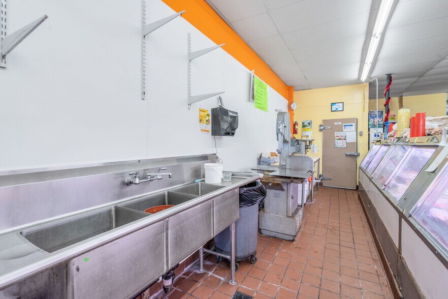 More Photos Of 10236 Long Beach Blvd, Lynwood Supermarket For Sale
