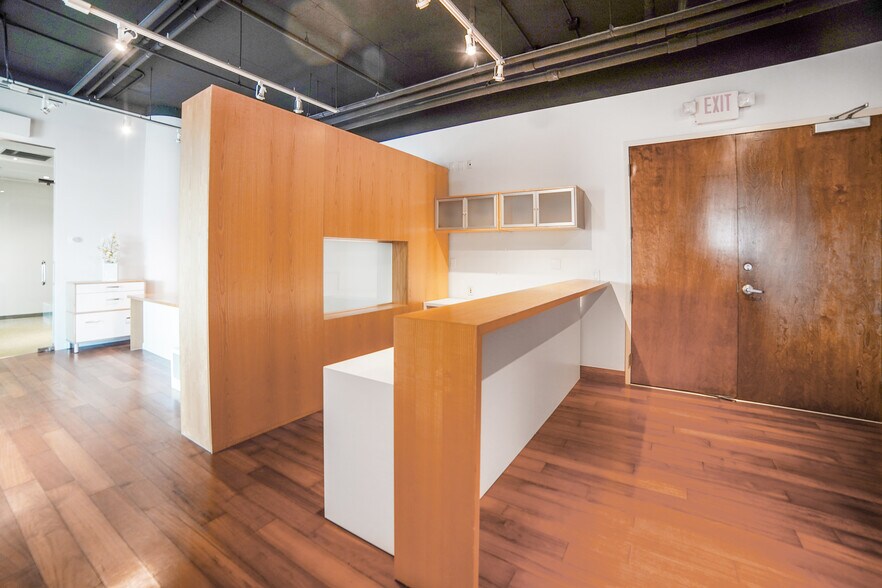 More Photos Of 20900 NE 30th Ave, Aventura Office Residential For Lease