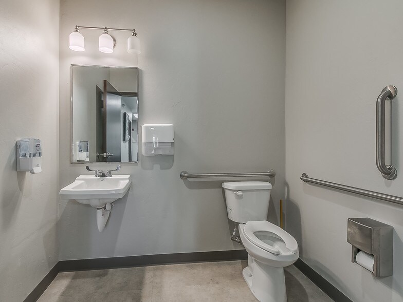 More Photos Of 608 Liberty Ln, Edmond Healthcare For Lease