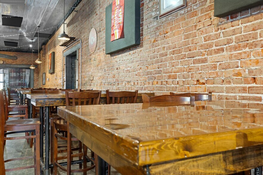 More Photos Of 451 S Thompson Ave, Excelsior Springs Bar For Sale