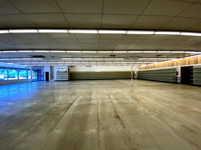 More Photos Of 401 SW 1st St, Paoli Unknown For Lease