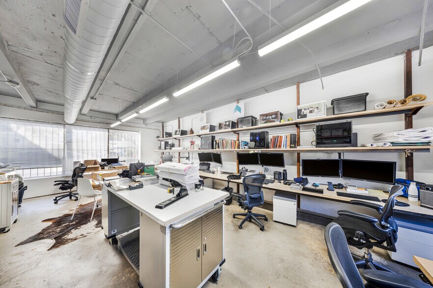 More Photos Of 1235 SW 22nd St, Miami Office For Lease