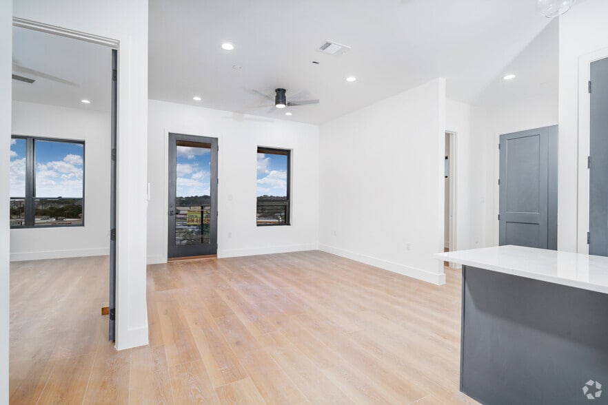 More Photos Of 10899 S Hausman Rd, San Antonio Apartments For Sale